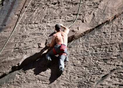 serious-climber-on-rock-wall-in-the-desert.jpg